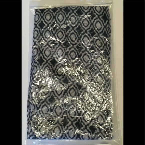 Thirty One Avenue Scarf “Navy Perfect Pendant” NIP - Picture 2 of 7